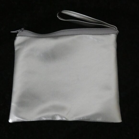 Unbranded | 38-39 | Silver Travel Flat Slippers With Bow and Carrying Pouch - Picture 5 of 7